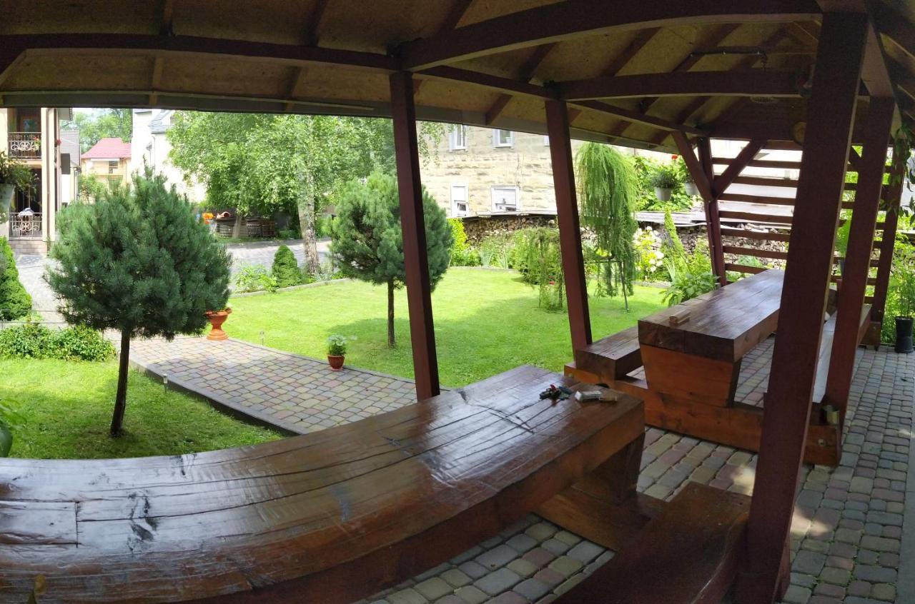 Guest House Shafran Yaremche Exterior photo